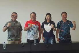 Mantan KSAD Jenderal Dudung Abdurachman (dua kiri) bersama para legenda bulutangkis. dok. Sporta News. Memasuki Usia Pensiun, Jenderal Dudung Siap Pimpin PB PBSI