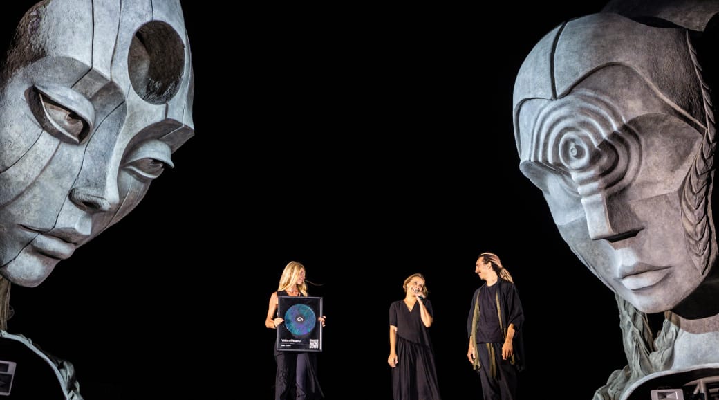 Seniman Daniel Popper Pilih NUANU Untuk Karya Seni The Earth Sentinels