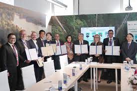 Menteri Keuangan Sri Mulyani Indrawati saksikan PLN tanda tangani kerja sama strategis di COP28, Dubai. dok. PT PLN (Persero). Ajang COP28 Dubai, Menkeu Saksikan PLN Kantongi Empat Kerja Sama Strategis