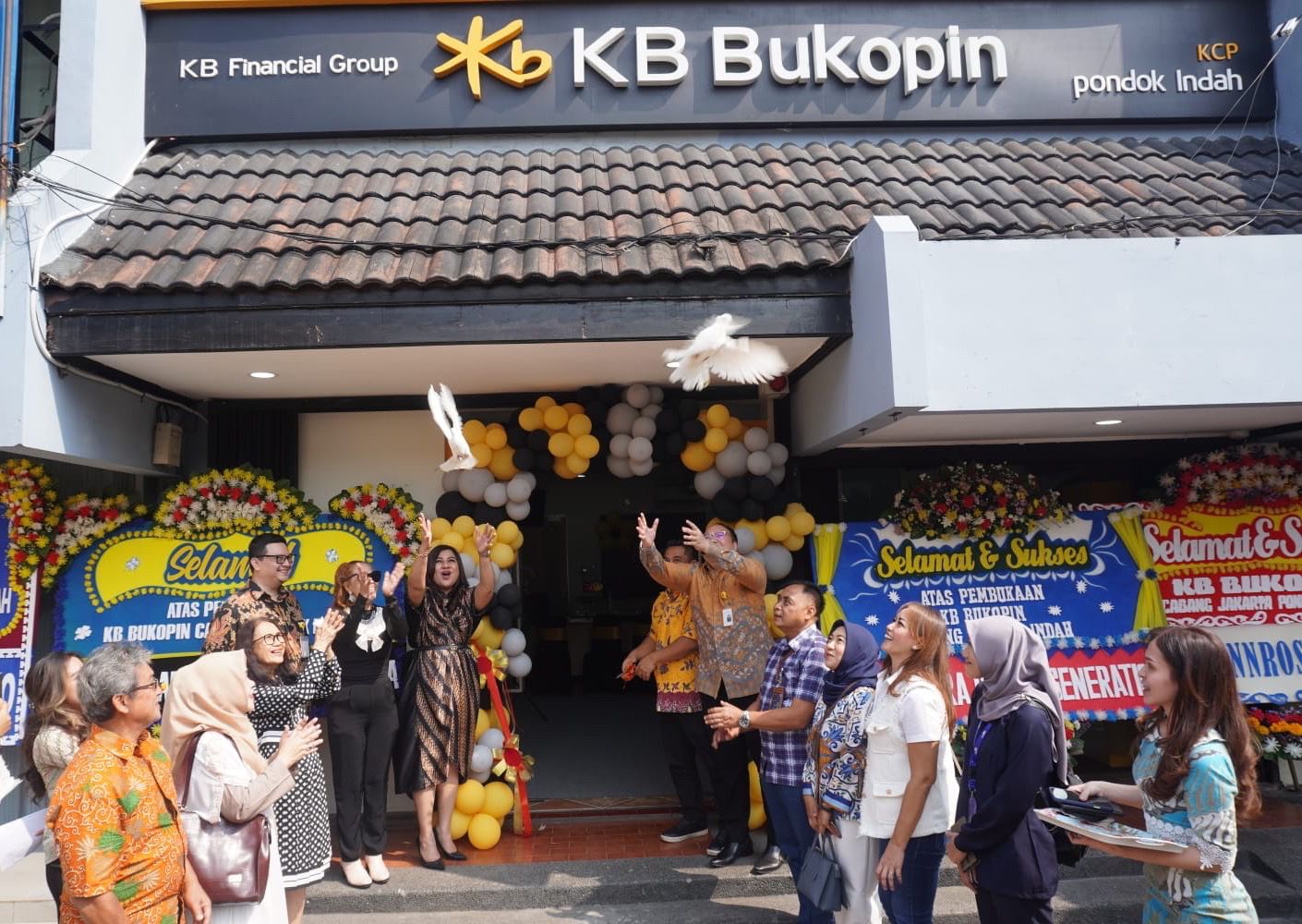 PT Bank KB Bukopin Tbk (BBKP) meresmikan kantor cabang pembantu (KCP) di Pondok Indah, Jakarta, Jumat, 8 Desember 2023. Perluas Layanan Terbaik, Bank KB Bukopin Resmikan Kantor Cabang Baru di Pondok Indah