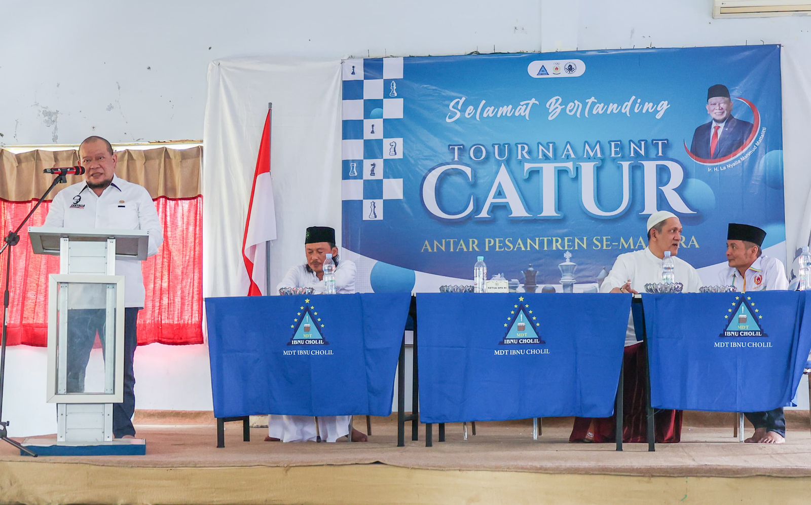 Ketua DPD RI, AA LaNyalla Mahmud Mattalitti saat membuka turnamen catur antarpesantren se-Madura yang diselenggarakan Pondok Pesantren Ibnu Cholil Bangkalan, Madura, Jawa Timur, Jumat (26/1/2024). dok. DPD RI. Buka Turnamen Catur Antarpesantren se-Madura, Ketua DPD RI Ulas Sejarah Islam