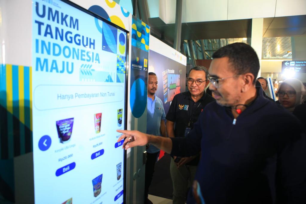Bantu Pemasaran Produk UMKM, Bandara Soetta Sediakan Vending Machine
