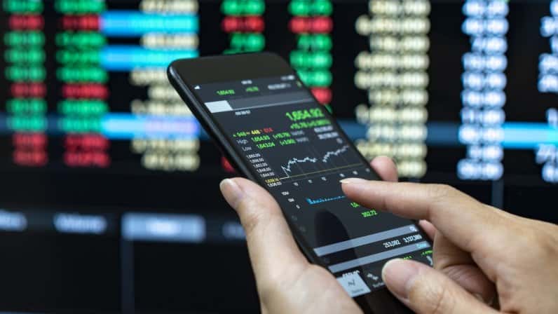 ilustrasi transaksi jual-beli saham. Foto/Dok. Emitennews.com Aksi Jual Global Berlanjut, Saham Asia ke Zona Merah