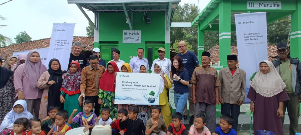 Manulife Indonesia kembali meresmikan sarana air bersih dan sanitasi berupa toilet umum  dok. ist. Bangun Sarana Air Bersih Manulife Perluas Impact Agenda