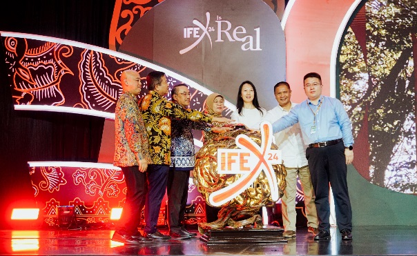 Direktur Jenderal Industri Kecil, Menengah dan Aneka (IKMA) Kemenperin, Reni Yanita, saat menghadiri pameran Indonesia International Furniture Expo (IFEX) di JIExpo Kemayoran Ekspor Produk Furnitur Mencapai USD1,8 Miliar di 2023