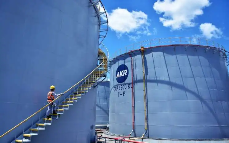 Direktur AKR Corporindo Lepas 300 Ribu Saham AKRA
