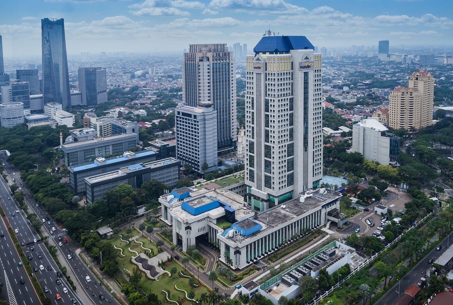 KUKUH - Gedung Bank Mandiri berdiri kukuh menantang langit. FOTO - ISTIMEWA Agresif, Direktur Ini Potensial Kempit Dividen BMRI Rp3,04 Miliar
