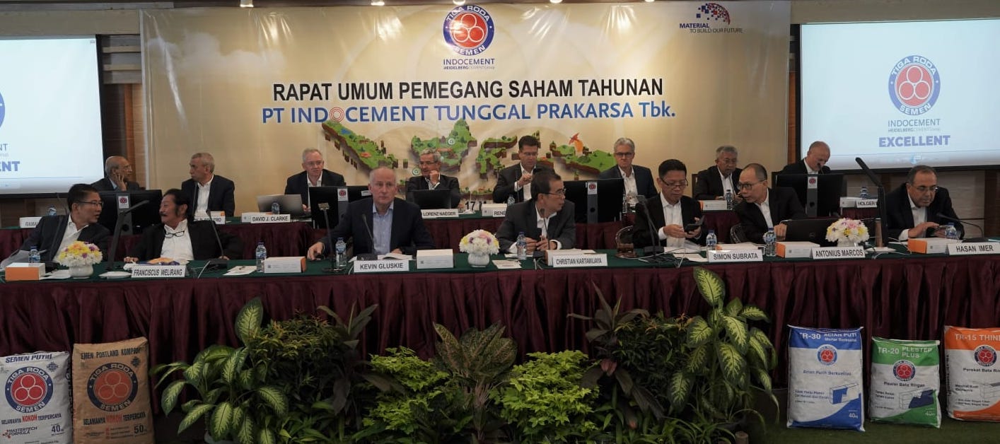 KINERJA - Pengurus Indocement kala membeber perkembangan capaian perseroan kepada juru media. FOTO - ISTIMEWA Kinerja Apik, Indocement (INTP) 2023 Raup Laba Bersih Rp1,95 Triliun