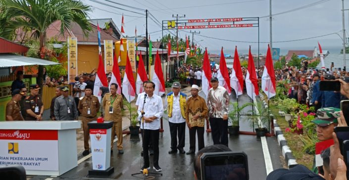 Presiden Joko Widodo (Jokowi) meresmikan 15 ruas jalan sepanjang 147 km di Sulawesi Tengah. Jalan yang diresmikan itu merupakan pelaksanaan Instruksi Presiden (Inpres) Nomor 3 Tahun 2023 tentang Percepatan Peningkatan Konektivitas Jalan Daerah.  dok. BPMI Sekretariat Presiden. Dari Bangkep Presiden Resmikan 15 Ruas Jalan di Sulteng Senilai Rp330M