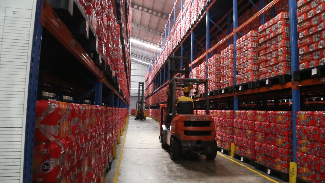Gambar gudang PT Sariguna Primatirta Tbk CLEO Cetak Laba Melesat 66 Persen, Capai Target Double Digit di 2023
