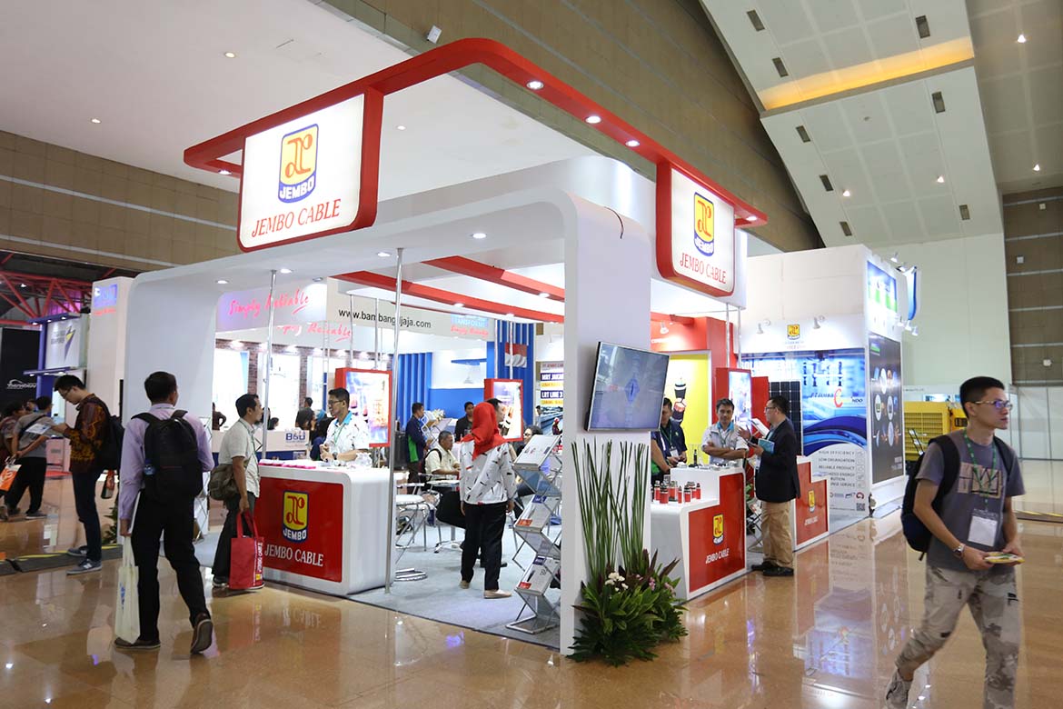 RAMAI - Pengunjung hilir mudik memenuhi both Jumbo Cable pada suatu event. FOTO - ISTIMEWA Free Float, Jembo Cable (JECC) Matangkan Stock Split 1:5