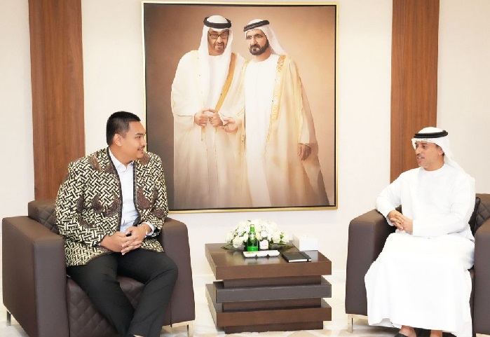 Menteri Pemuda dan Olahraga (Menpora) Republik Indonesia Dito Ariotedjo bertemu dengan Menteri Pendidikan Uni Emirat Arab (UEA) Dr. Ahmad Belhoul Al Falasi.(Foto Istimewa/Humas Kemenpora) 2023 Batal, UEA Dukung Indonesia Helat Piala Dunia 2027