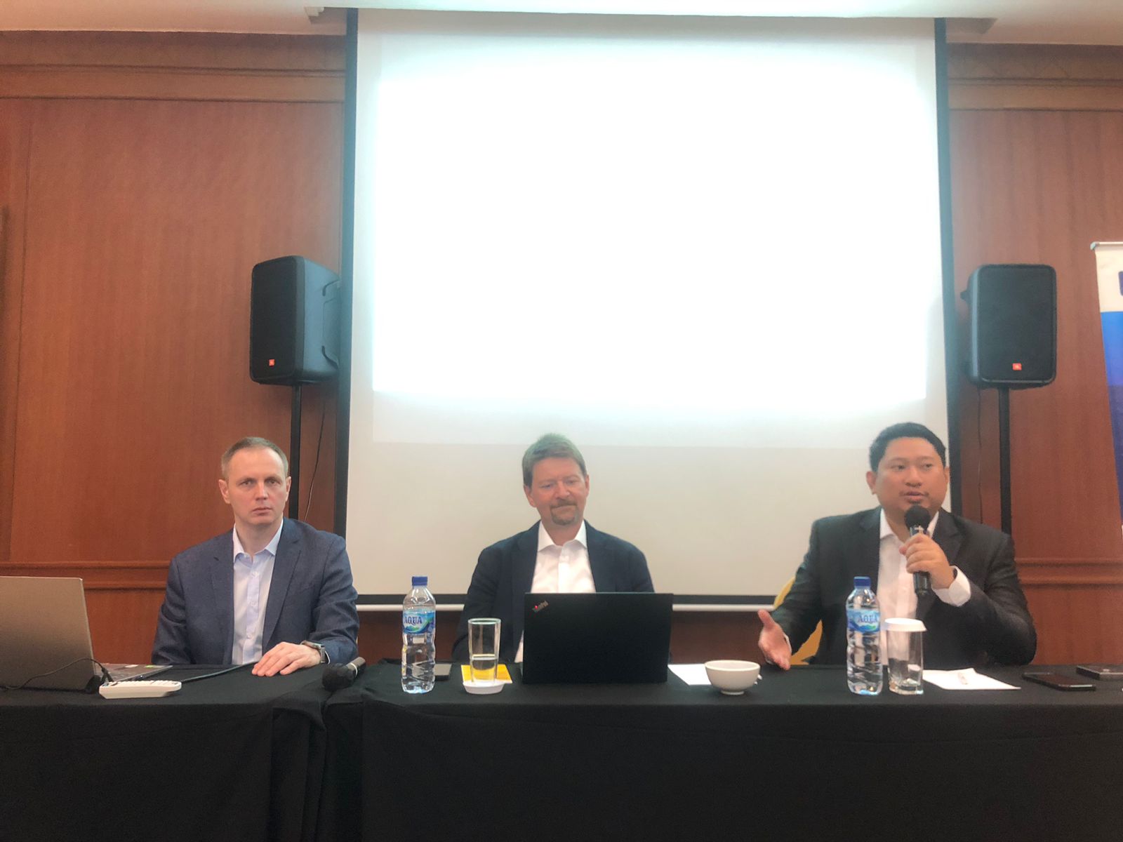 Kiri-Kanan: 1. Konstantin Boyko, Head of Business Development 2. Maxim Mikhailov, CEO 1Ci International 3. Dimas Prakoso, Country Manager Indonesia, 1Ci International 1Ci, Perusahaan ERP Rusia Dukung Penuh Bisnis UMKM di Indonesia