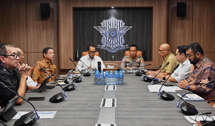 Menteri Perhubungan Budi Karya Sumadi melakukan rapat koordinasi dengan Kepala Korlantas Polri Irjen Pol. Aan Suhanan, para pakar transportasi dan pengurus Organisasi Angkutan Darat (Organda) di Jakarta, Rabu (15/5) guna mengevaluasi dan membentuk bus pariwisata yang berkeselamatan. Banyak Kecelakaan, Menhub dan Korlantas Polri Evaluasi Bus Pariwisata