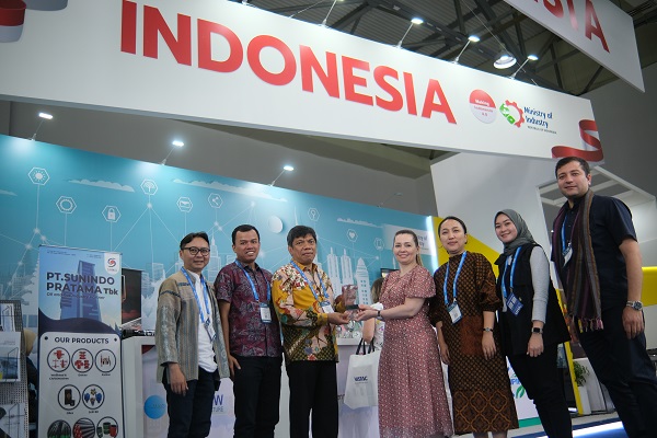 Kementerian Perindustrian menawarkan peluang bagi para pelaku industri dalam negeri untuk memperluas pasar ekspornya, terutama ke negara-negara nontradisonal. Kemenperin Ajak Produk Elektronik Jajaki Ekspansi di Uzbekistan