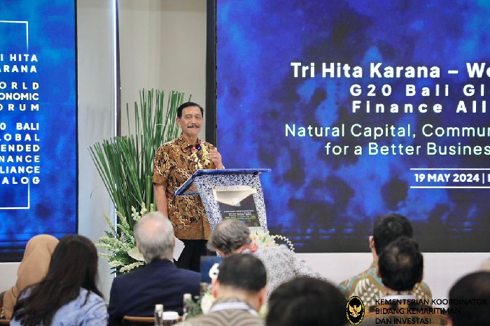 Menko Marves, Luhut B. Pandjaitan, mengungkapkan Indonesia memiliki potensi besar untuk memanfaatkan sumber daya alamnya secara berkelanjutan dan menghasilkan pendapatan dari penjualan karbon. Potensi SDA Indonesia Capai 1,5 GT CO2 Ekuivalen per Tahun