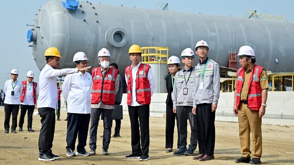 Indonesia berharap adanya proyek pembangunan pabrik PT Lotte Chemical Indonesia dapat mensubtitusi impor sehingga mampu menstimulus industri petrokimia Berproduksi 2025, Lotte Chemical Diharapkan Substitsi Impor Petrokimia
