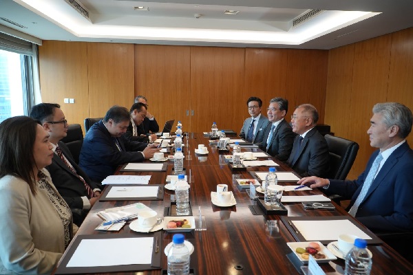 mendorong Hyundai memberikan peningkatan kapasitas bagi UMKM atau supplier lokal, atau engineer Indonesia untuk menguasai urusan EV, tidak hanya mobil, tapi mesin, serta turunannya Indonesia Minta Hyundai Tingkatkan Kapasitas Pemasok dan Insinyur Loka