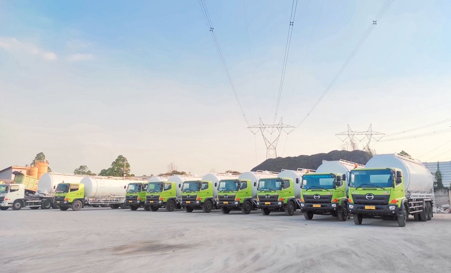 Gambar mobil armada MPXL MPX Logistics (MPXL) Raih Kontrak Angkut Semen Curah Rp148M