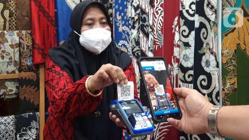 Bank Indonesia mencatat pada April 2024 nominal transaksi QRIS tumbuh 194,06% (yoy), dengan jumlah pengguna mencapai 48,90 juta dan jumlah merchant 31,86 juta. Transaksi QRIS Tumbuh 194,06 Persen, Kartu ATM/D Turun 12,49 Persen