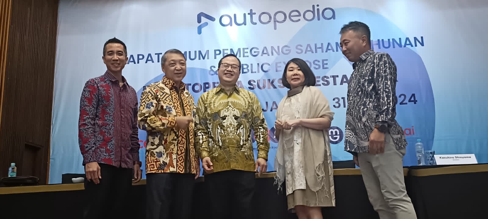 Kiri - Kanan  Armeza Umar (Direktur), Prodjo Sunarjanto (Komisaris), Jany Candra (Presiden Direktur), Erida (Komisaris), Shioyama Kazuhiro (Direktur). dok. ist. Tahun 2024, ASLC Pacu Ekspansi Dealer Mobil Bekas Caroline.id