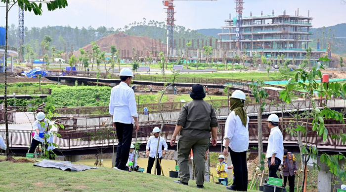 Presiden mengungkapkan upacara Kemerdekaan RI Ke-79 tahun ini akan dilakukan di dua tempat yaitu di IKN dan di Istana Merdeka Jakarta. Belum Pindah Penuh ke IKN, Upacara HUT RI Juga Digelar di Istana