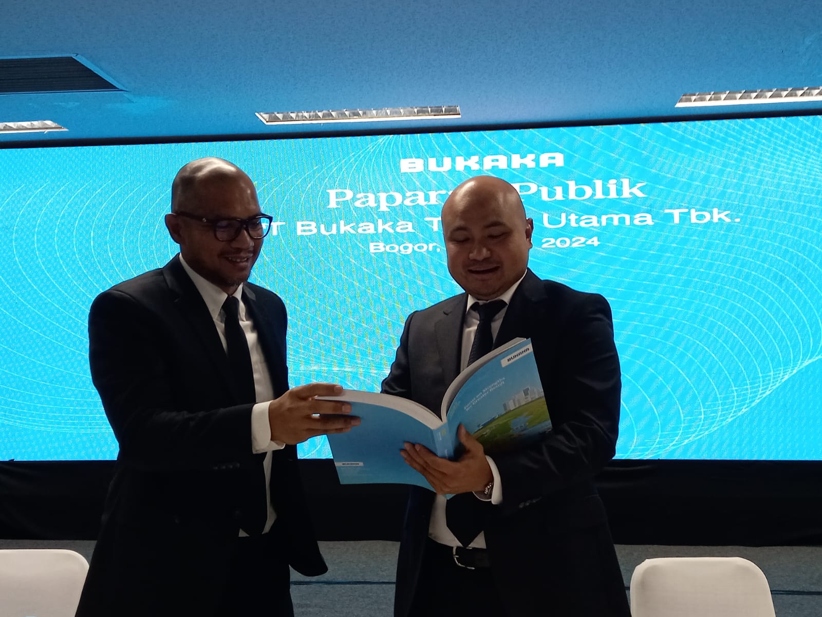 Kiri-Kanan: Direktur PT Bukaka Teknik Utama Tbk (BUKK) Teguh Wicaksana dan Afifuddin Suhaeli Kalla. Dok. Istimewa. Utang WSKT Rp180M, Bukaka (BUKK) Incar Pendapatan Rp4,83 T di 2024