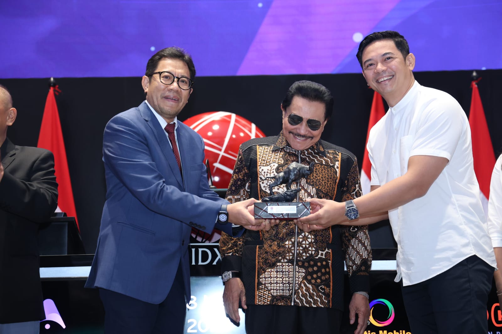 Gambar emiten DOOH pada saat IPO di BEI Era Media (DOOH) Putuskan Tak Bagi Dividen, Ini Alasannya