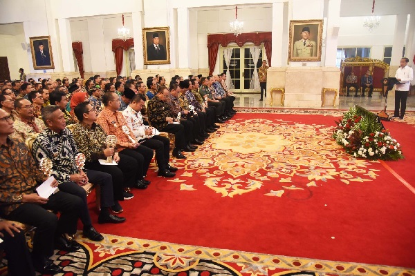 Presiden mengingatkan untuk mewaspadai tantangan di masa depan berkaitan dengan isu iklim dan pangan. Presiden juga menyebutkan peringatan dari Sekretaris Jenderal PBB António Guterres bahwa dunia menghadapi ‘neraka iklim’. Presiden Ajak Jajarannya Antisipasi Warning PBB Soal 'Neraka Iklim'