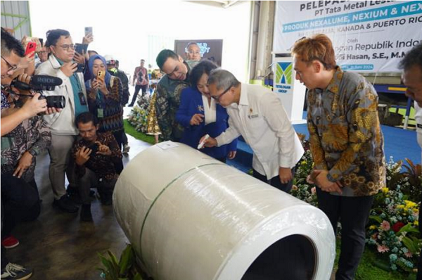 Menteri Perdagangan (Mendag) Zulkifli Hasan Jumat (21/6) melepas ekspor 160 ton baja senilai USD195 ribu ke Australia, Kanada dan Puerto Rico RI Ekspor 160 Ton Baja ke Australia, Kanada dan Puerto Rico