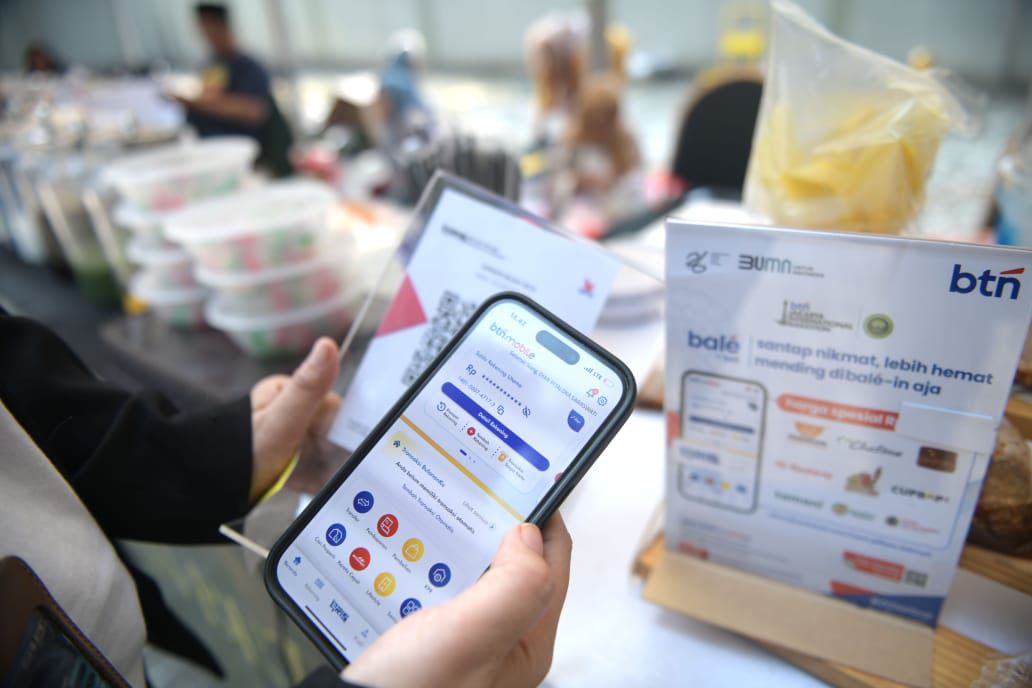 Nasabah BTN tampak berselancar melalui BTN Mobile. FOTO - ISTIMEWA Makin Inovatif, Ini Tiga Fitur Anyar BTN Mobile