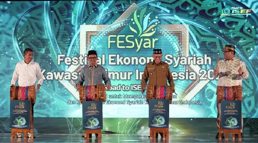 Deputi Gubernur Bank Indonesia Juda Agung pada pembukaan Festival Ekonomi Syariah Kawasan Timur Indonesia (FESyar KTI) 2024 di Kendari, Sulawesi Tenggara (Sultra) Ini Empat Tantangan Indonesia dalam Pengembangan Ekonomi Syariah