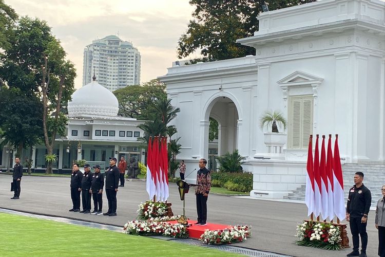 Presiden Joko Widodo melepas kontingen Indonesia, dalam acara di halaman Istana Merdeka, Jakarta, Rabu (10/7/2024) sore. dok. Kompas. Lepas Kontingen RI ke Olimpiade Paris 2024, Ini Pesan Presiden
