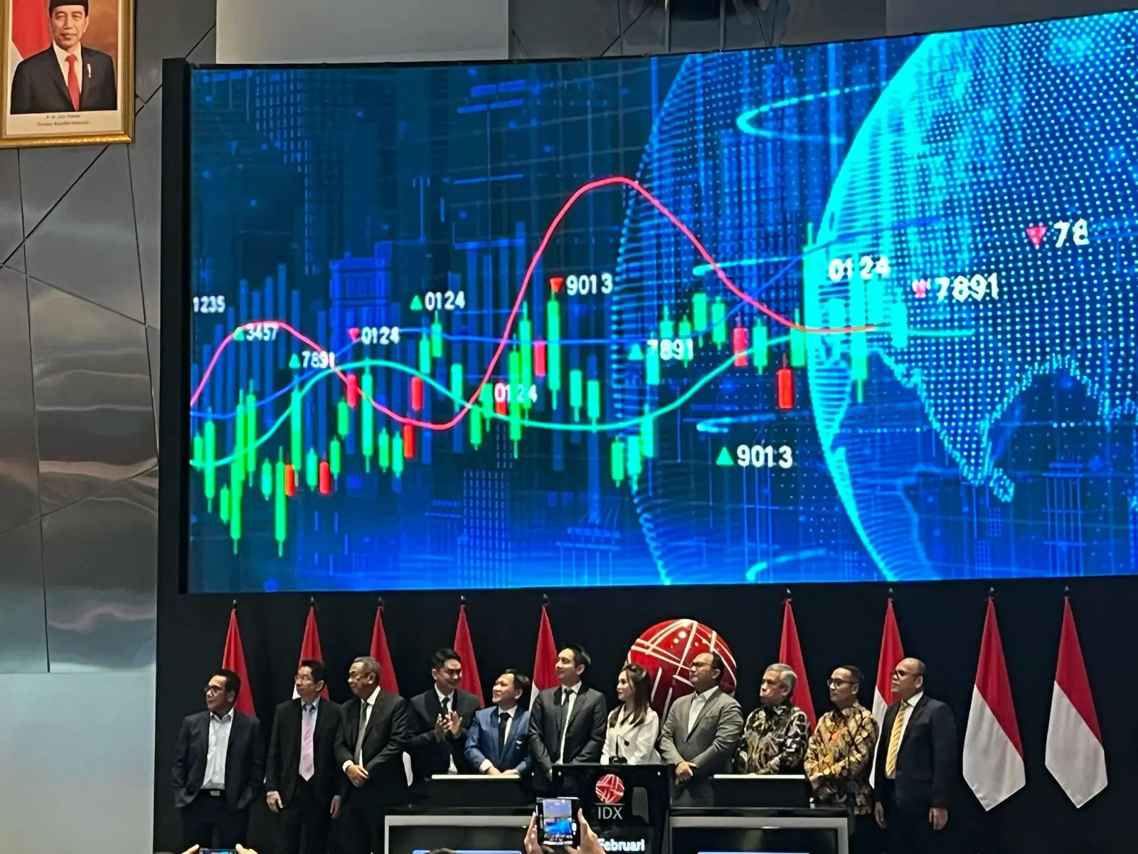 Manajemen PT Satu Visi Putra Tbk. (VISI) ketika mencatatkan sahamnya di BEI. Satu Visi (VISI) Habiskan Dana IPO Rp68,3M Hanya Buat Ini