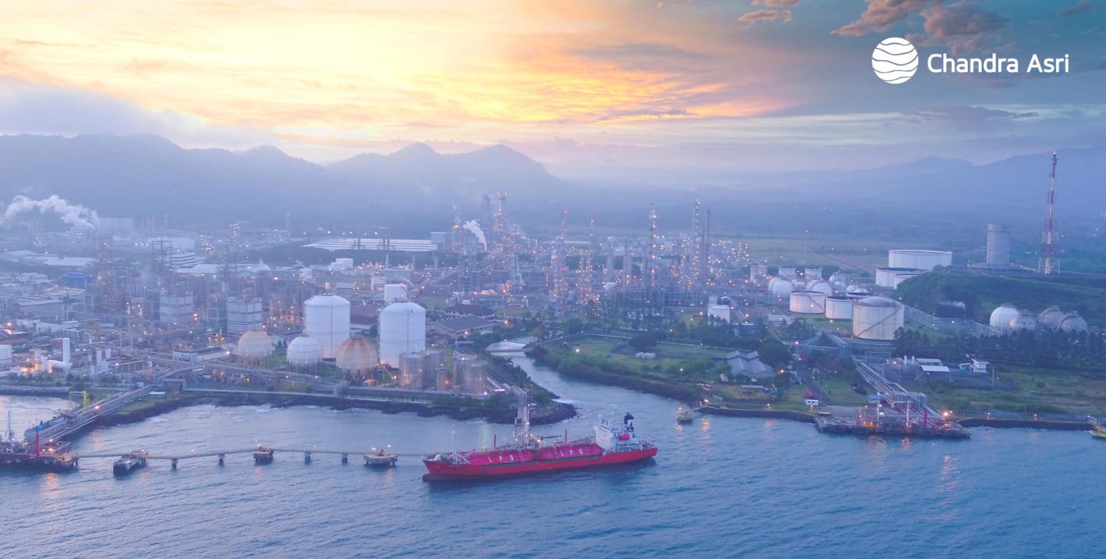 Pelabuhan penyimpanan curah cair (penyewaan tangki) bagi berbagai industri di Cilegon dan sekitarnya melalui anak usahanya, milik PT Chandra Pelabuhan Nusantara (CPN). Chandra Asri (TPIA) Optimalkan Tiga Pelabuhan Anak Usaha