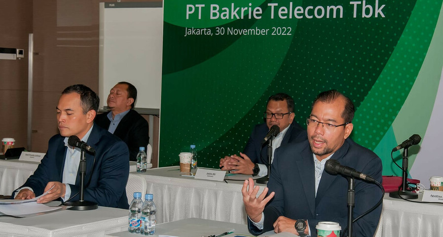 Pengurus Bakrie Telecom menjelaskan kondisi perseroan kepada juru media. FOTO - ISTIMEWA Pendapatan Melejit 281 Persen, Maret 2024 BTEL Defisit Rp18 Triliun
