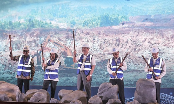 Menteri Keuangan (Menkeu) Sri Mulyani Indrawati Senin (22/7) kemarin meluncurkan Sistem Informasi Mineral dan Batubara Kementerian/Lembaga (Simbara) yang diperluas untuk komoditas nikel dan timah. Pemerintah Perluas Cakupan Simbara ke Nikel dan Timah