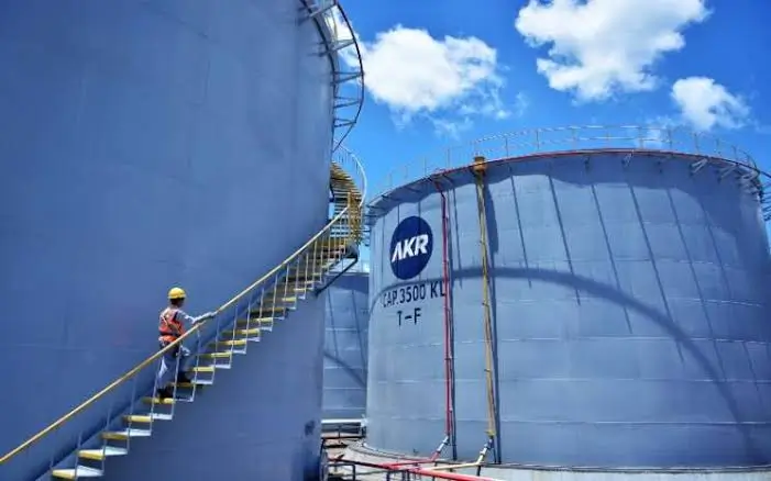 Tempat penyimpanan BBM milik AKR Corporindo Tbk (AKRA). AKR Corporindo (AKRA) Sebar Dividen Interim Rp986,8M, Cek Jadwalnya