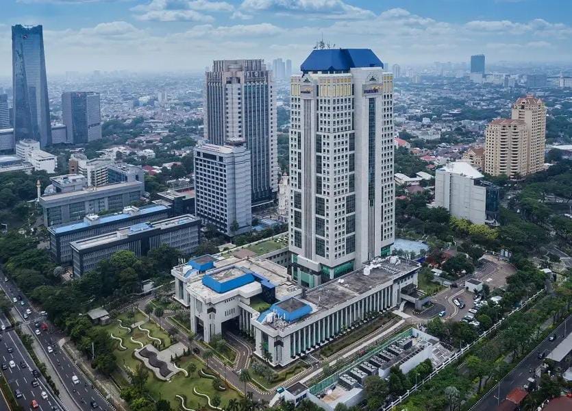 Gedung kantor Pusat Bank Mandiri Bank Mandiri (BMRI) Cetak Laba Rp26,5T, Naik 5,22 Persen di Semester I