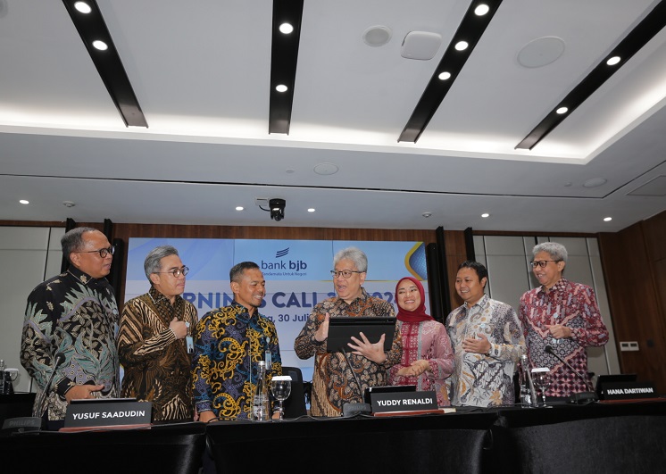 Manajemen Bank BJB (BJBR) ketika menggelar paparan kinerja. Kredit Tumbuh 12,2 Persen, BJB (BJBR) Raih Laba Rp931M di Kuartal II
