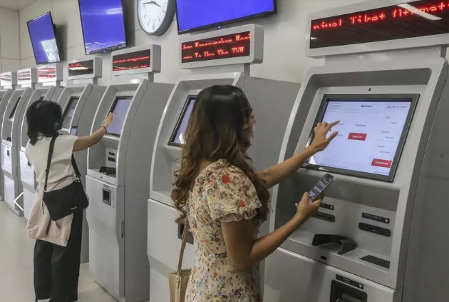 Memperingati HUT RI ke-79, PT Kereta Cepat Indonesia China (KCIC) atau Whoosh memberikan diskon tiket hingga 17 persen bagi penumpang dengan keberangkatan pada 17 Agustus 2024 Whoosh Beri Diskon Tiket Hingga 17 Persen di HUT RI 17 Agustus