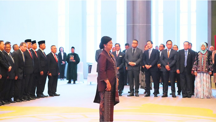 Destry Damayanti kembali dikukuhkan sebagai Deputi Gubernur Senior Bank Indonesia setelah Rabu 7 Agustus 2024 kemarin mengucapkan sumpah di hadapan Ketua Mahkamah Agung Destry Damayanti Kembali Duduki Jabatan Deputi Gubernur Senior BI