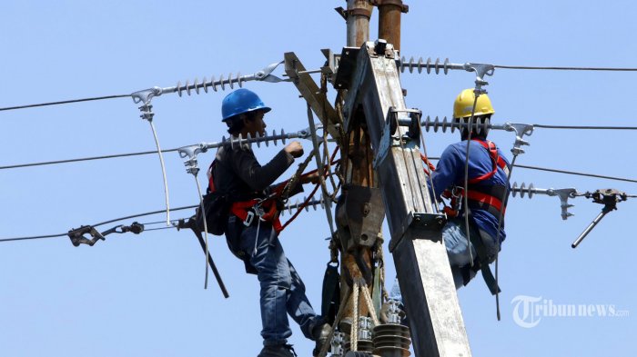 Pemerintah melalui Kementerian Energi dan Sumber Daya Mineral (ESDM) mengeluarkan Peraturan Menteri ESDM Nomor 11 tahun 2024 tentang Penggunaan Produk Dalam Negeri (TKDN) untuk Pembangunan Infrastruktur Ketenagalistrikan. Pemerintah Terbitkan Aturan Baru TKDN Infrastruktur Ketenagalistrikan