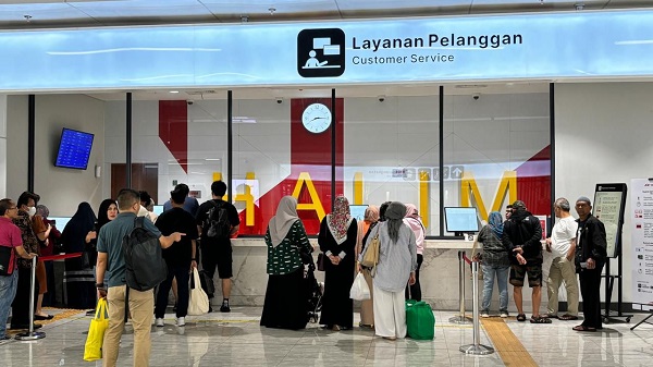 Loket layanan pelanggan untuk pembelian dan pembatalan tiket kereta cepat Whoosh (Foto : KCIC) Batal Naik Whoosh, Uang Tiket Kini Bisa Dikembalikan di Hari yang Sama