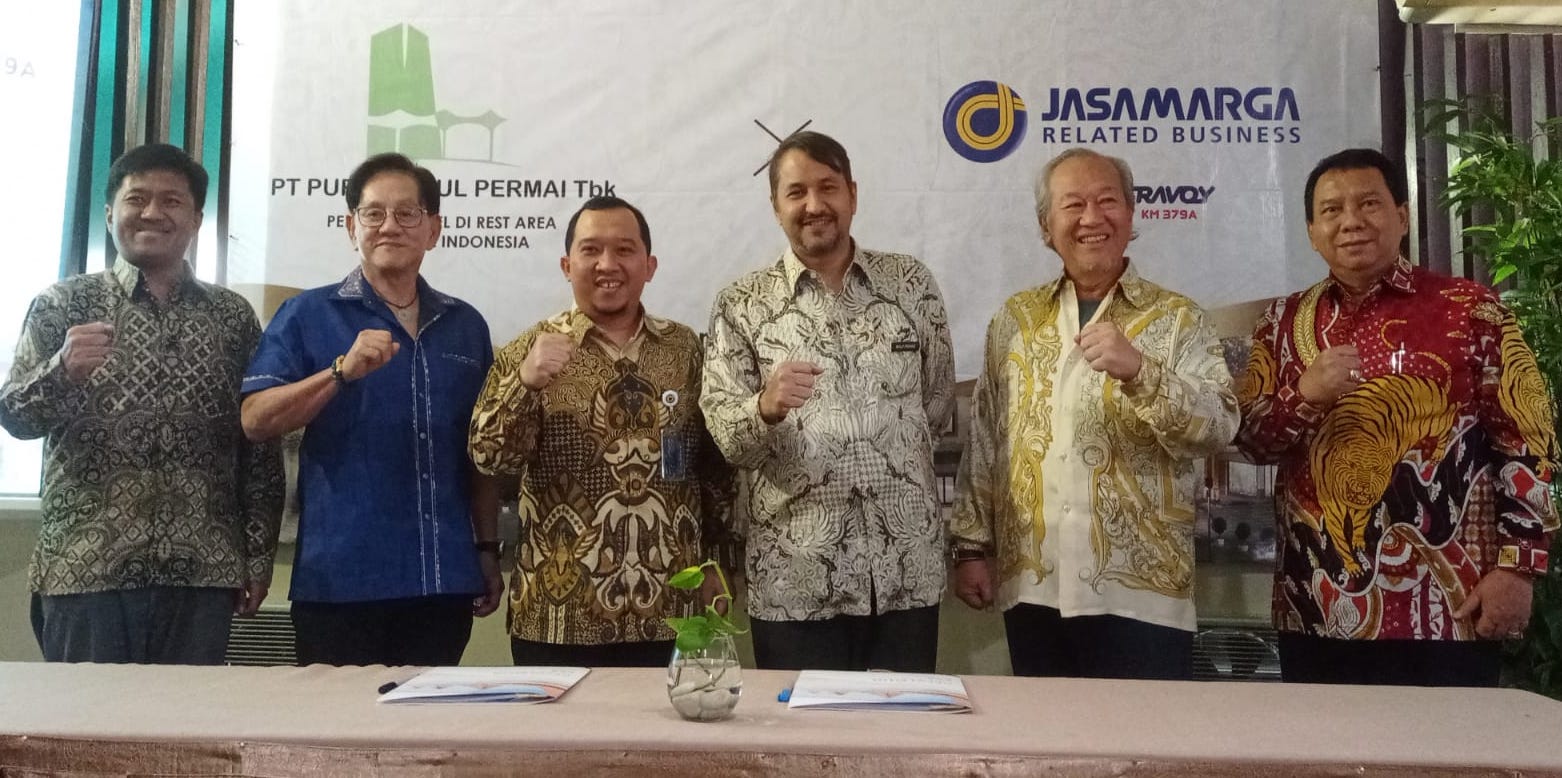 Pengurus Puri Sentul dan entitas Jasa Marga usai teken kerja sama. FOTO - ISTIMEWA Gandeng Entitas JSMR, KDTN Bangun Xpress Hotel Tol Batang-Semarang