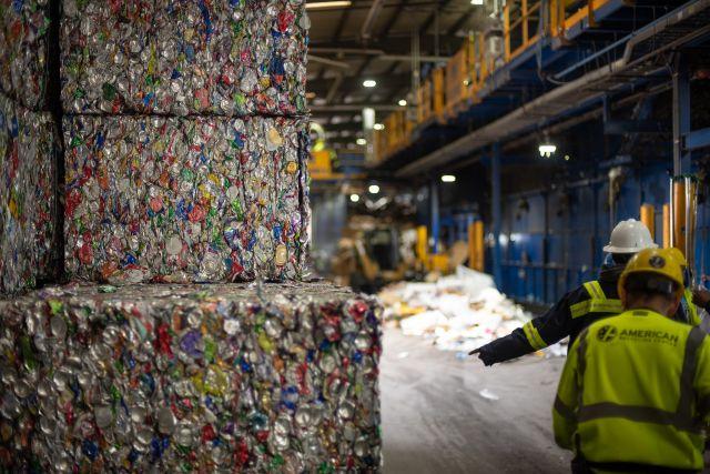 Kemenperin tengah menyiapkan kebijakan ekonomi sirkular sebagai langkah strategis untuk mendukung pengembangan industri plastik berkelanjutan. Kemenperin Siapkan Kebijakan Ekonomi Sirkular untuk Industri Plastik