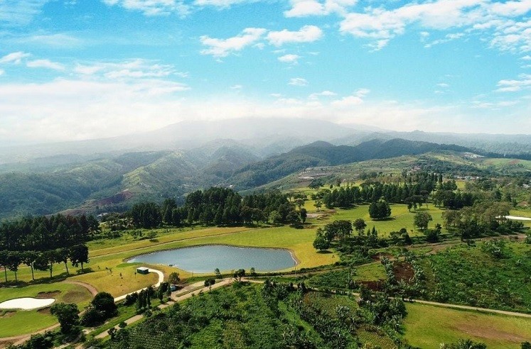 Sarana milik lapangan golf milik PT MNC Land Tbk (KPIG) di Lido. BEI Masih Gembok Saham Grup MNC Milik Hary Tanoe (KPIG), Ada Alasan?