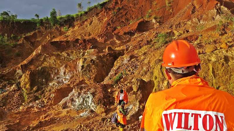 Para pekerja Wilton Makmur lokasi tambang emas perseroan. FOTO - ISTIMEWA Wilton Makmur (SQMI) Kebut Produksi Emas 500 Ton, Ini Penyebabnya