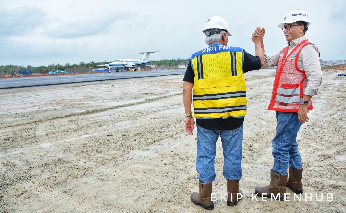 Menteri PUPR Basuki Hadimuljono menyebut Bandara IKN segera menjadwalkan uji coba pendaratan pesawat RJ-85 Bandara IKN Segera Jadwalkan Uji Coba Pendaratan Pesawat RJ-85