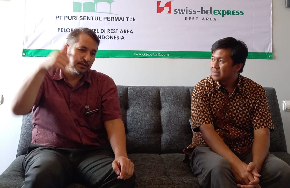 PROGRES - (Kiri-Kanan) : Direktur Puri Sentul Permai (KDTN) Rolf Pohan dan Bimo Esmunantyo Direktur Bisnis Fasilitas Jalan Tol Jasa Marga Related Business (JMRB) saat melakukan kunjungan di Hotel Rest Area ruas Tol Cipali KM 166A. FOTO - ISTIMEWA Jelang Groundbreaking, Ini Progres Xpress Hotel Tol Batang-Semarang